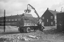 72014 Gezicht op enkele voorgevels van een aantal panden aan de Verlengde Hoogravenseweg te Utrecht. Rechts de zijgevel ...